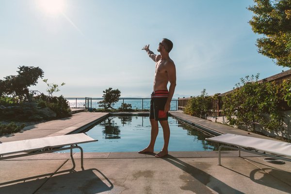 Élégance aquatique : Les tendances en matière de design pour les maillots de bain homme piscine