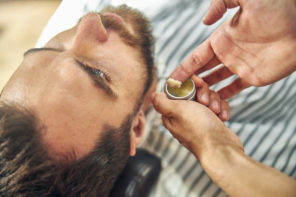 Quels sont les avantages d'utiliser la cire coiffante ?